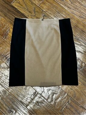 Michael Kors Pencil Mini Skirt in Beige and Black. Size 10